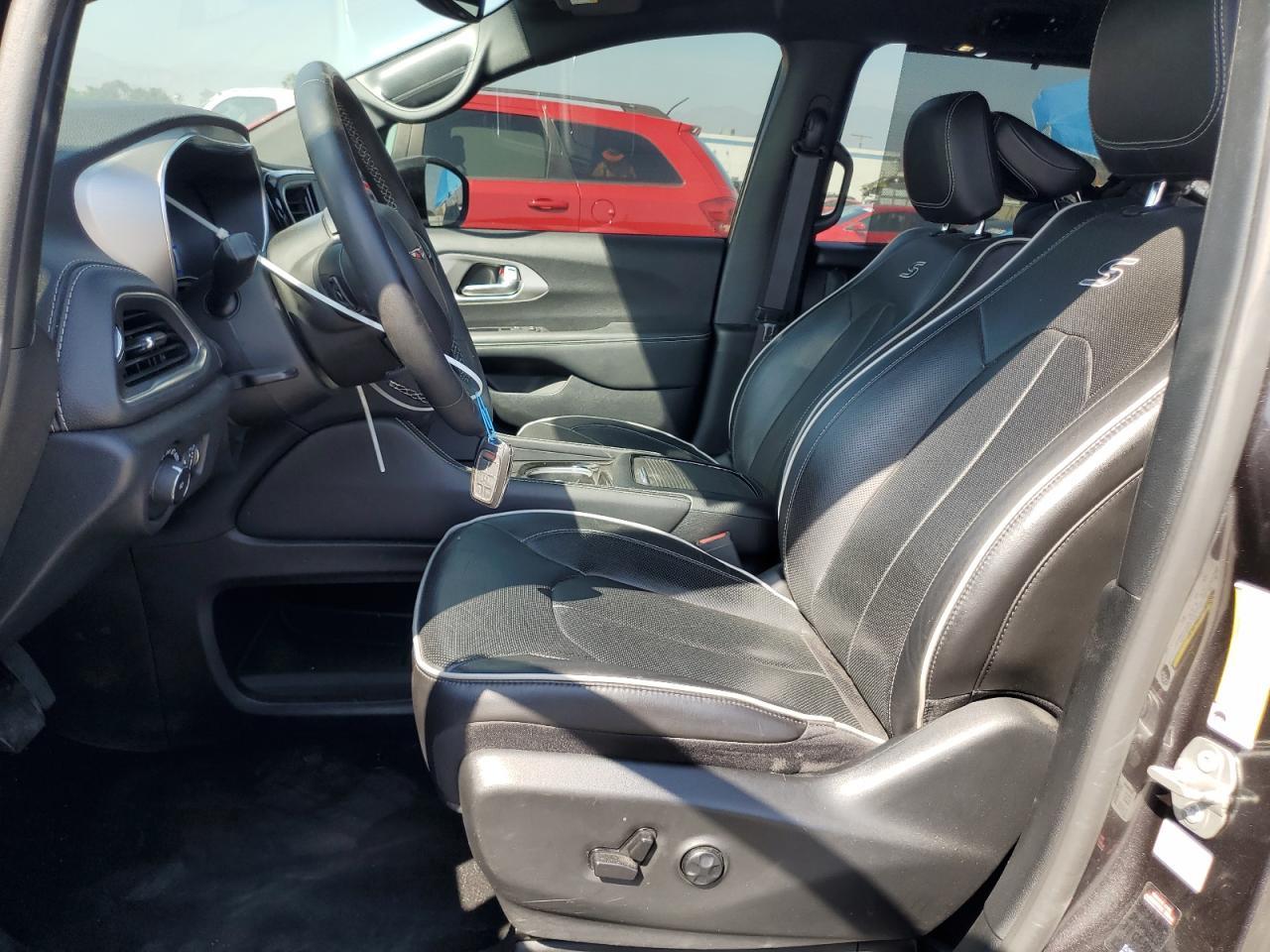 2023 Chrysler Pacifica Hybrid Limited - Image 7