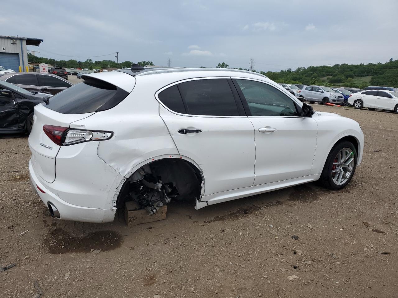 2021 Alfa Romeo Stelvio Ti - Фото 3