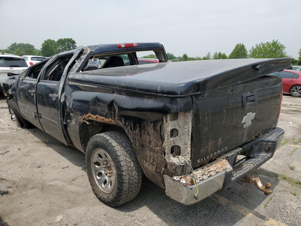 2007 Chevrolet Silverado C1500 Crew Cab - Image 2