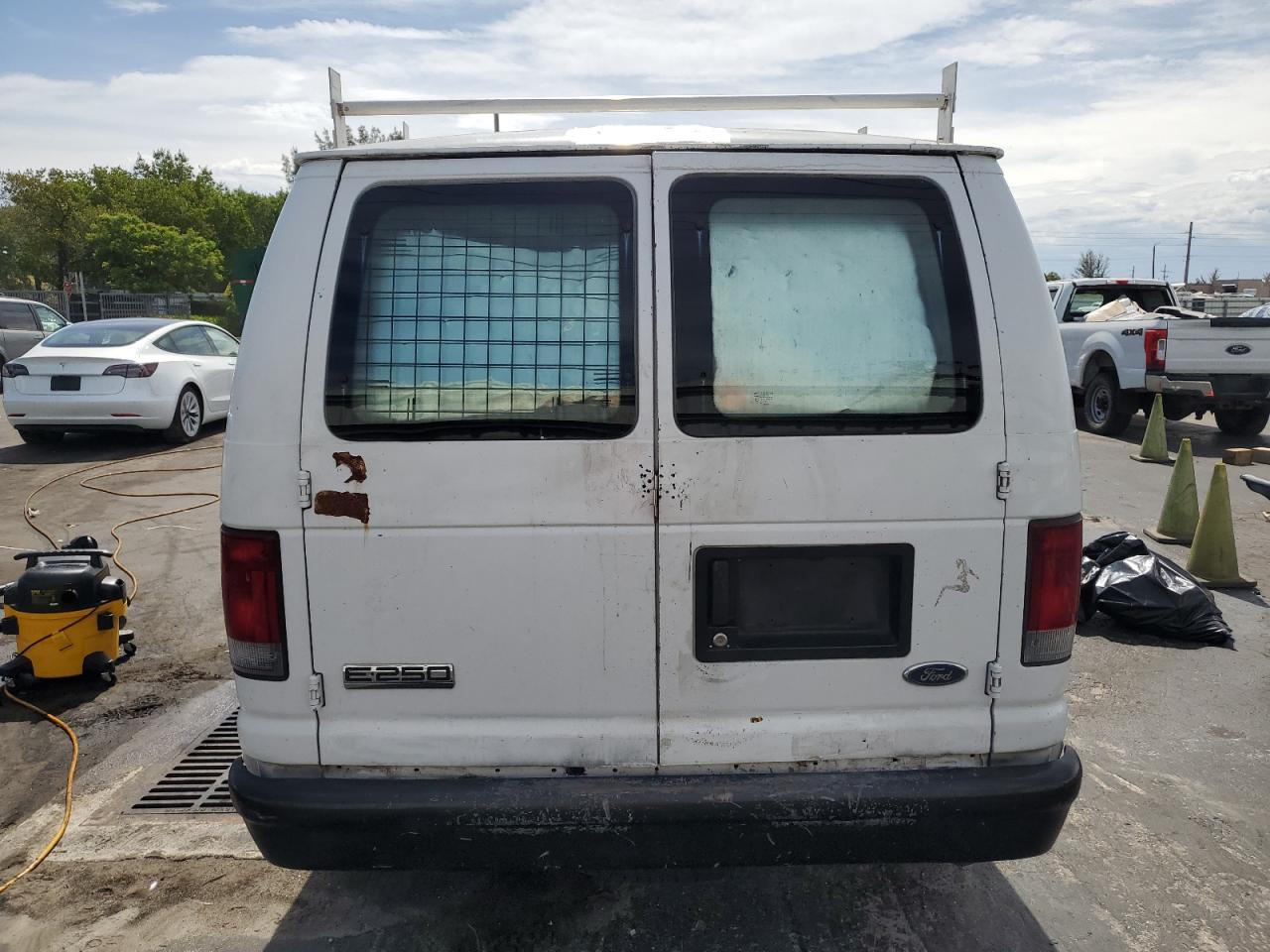 2008 Ford Econoline E250 Van - Image 6