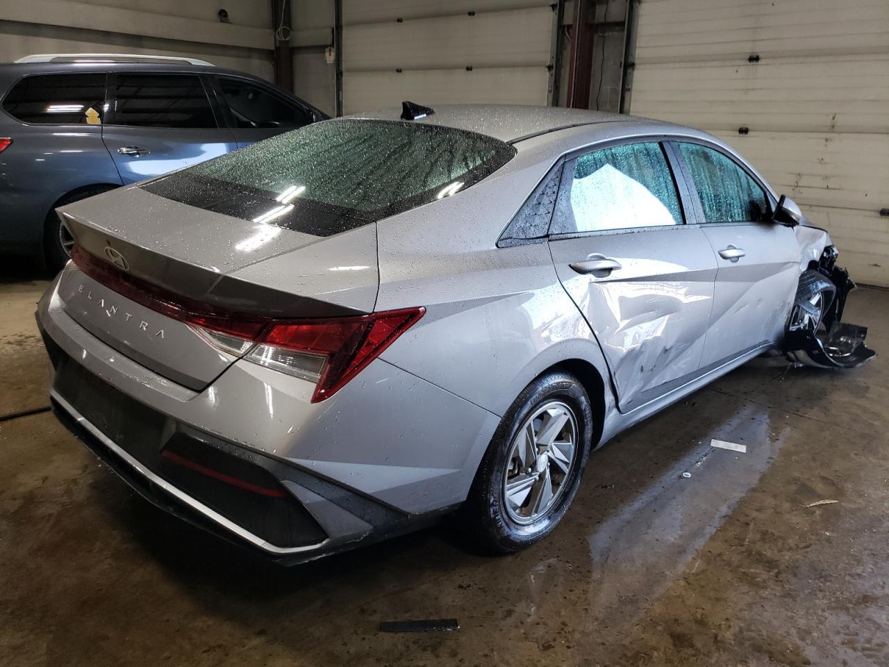 2024 Hyundai Elantra Se - Фото 3