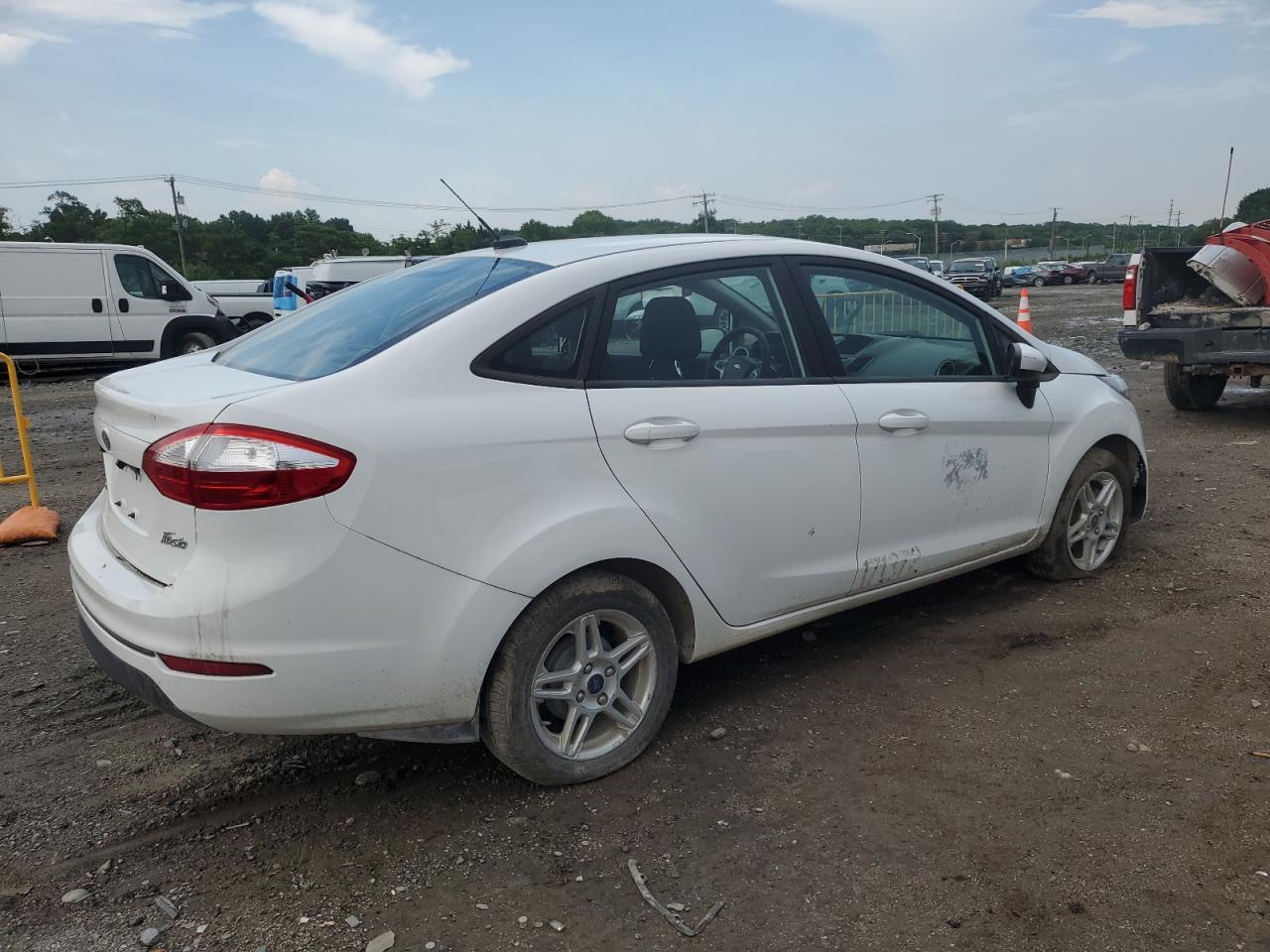 2017 Ford Fiesta Se - Фото 3
