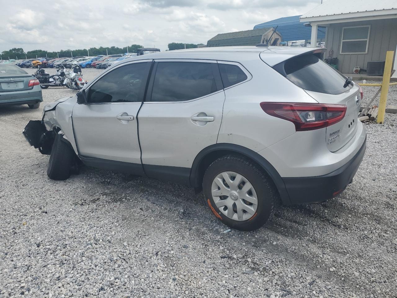 2020 Nissan Rogue Sport S - Фото 2