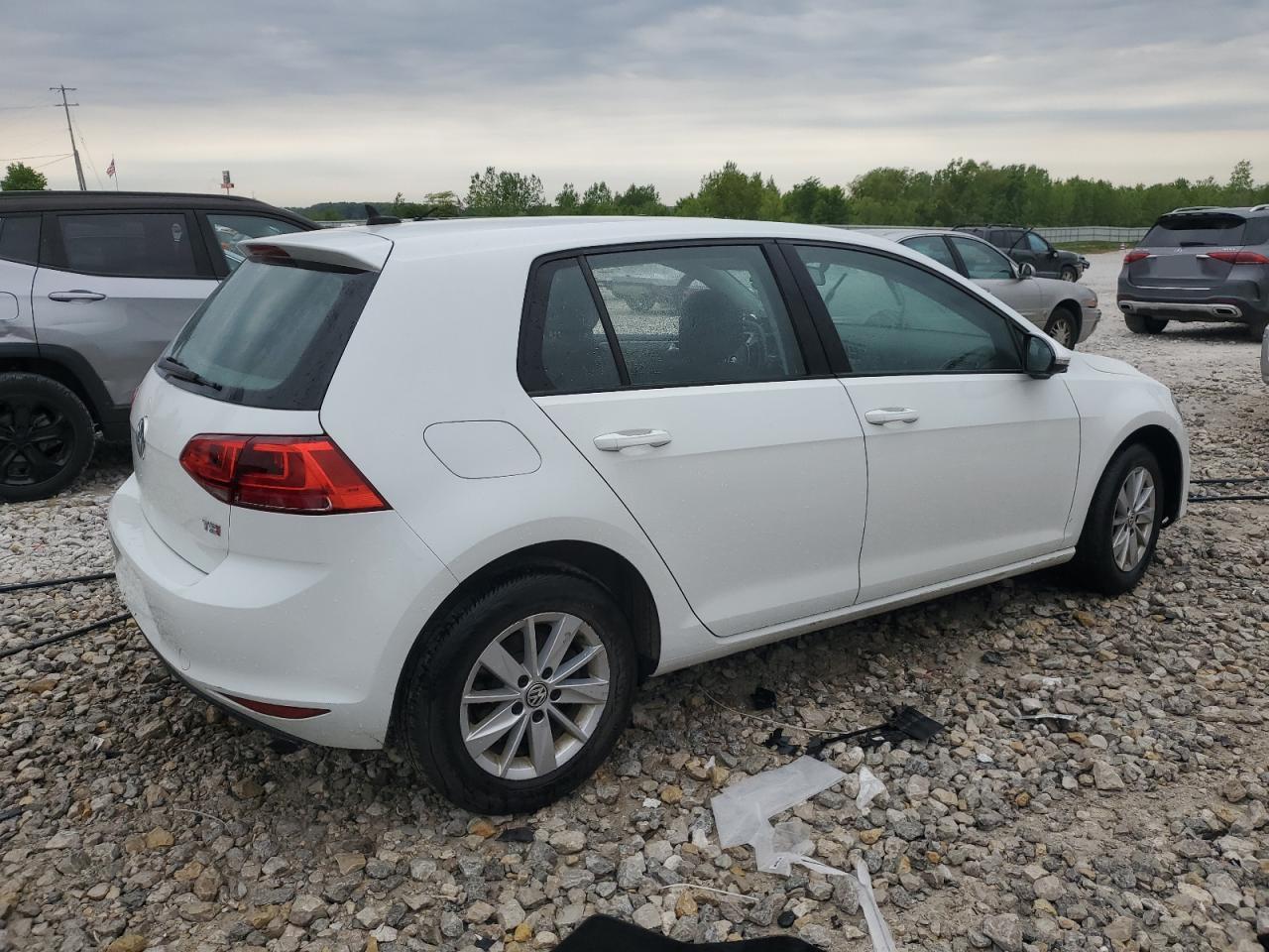 2017 Volkswagen Golf S - Image 3
