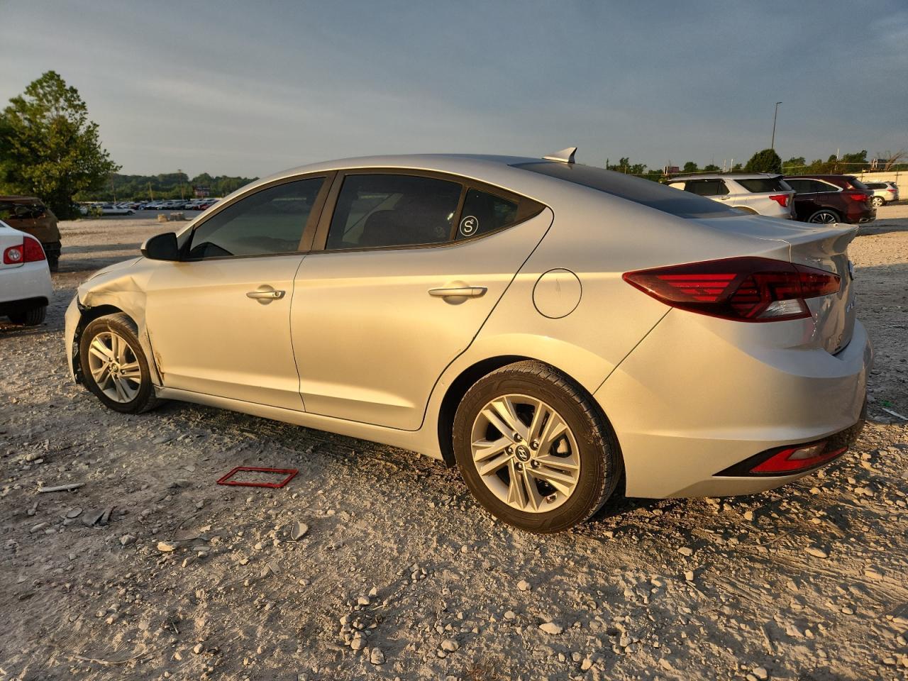 2019 Hyundai Elantra Sel - Image 2