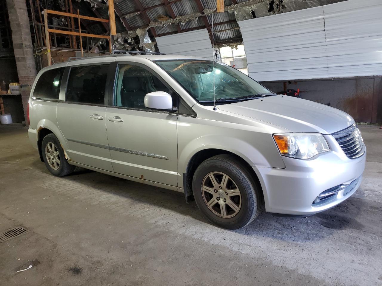 2012 Chrysler Town & Country Touring - Image 4