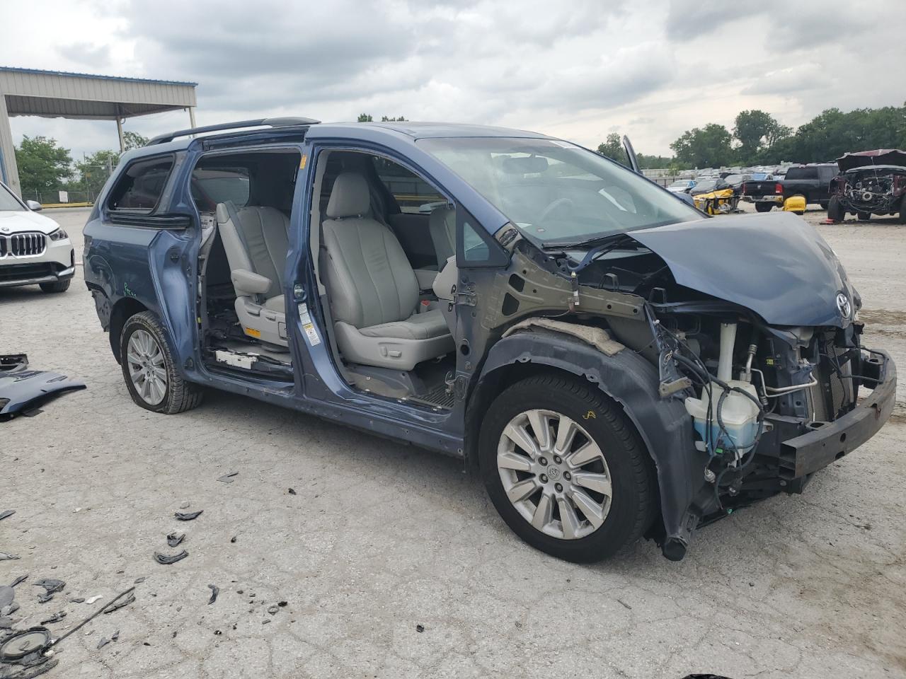 2013 Toyota Sienna Xle - Фото 4