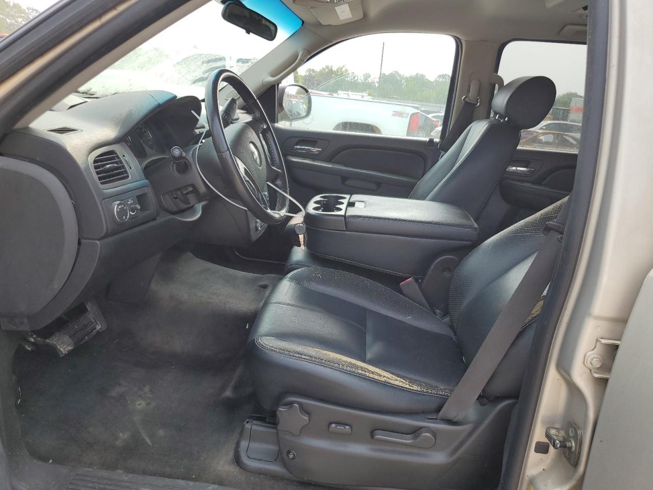 2010 Chevrolet Suburban C1500 Ls - Image 7