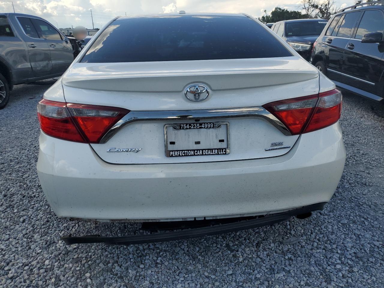 2016 Toyota Camry Le - Image 6