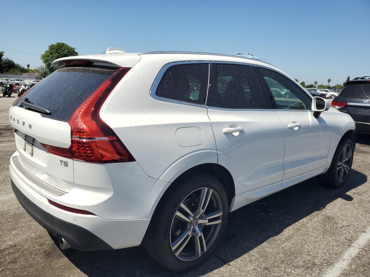 2020 Volvo Xc60 T5 Momentum - Фото 3