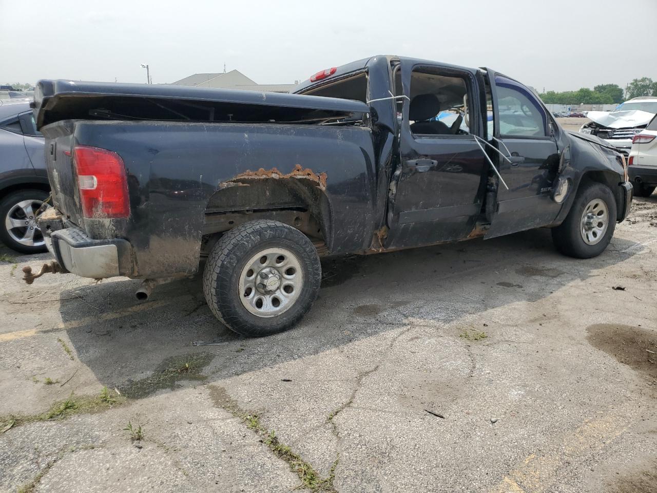 2007 Chevrolet Silverado C1500 Crew Cab - Image 3