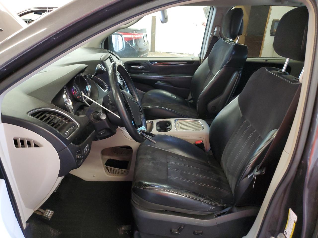 2014 Chrysler Town & Country Touring L - Фото 7