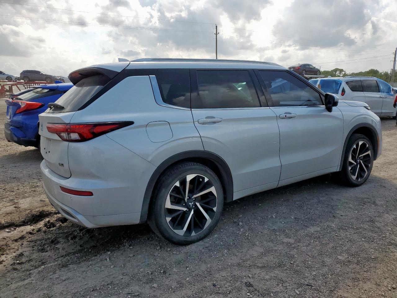 2022 Mitsubishi Outlander Sel - Фото 3