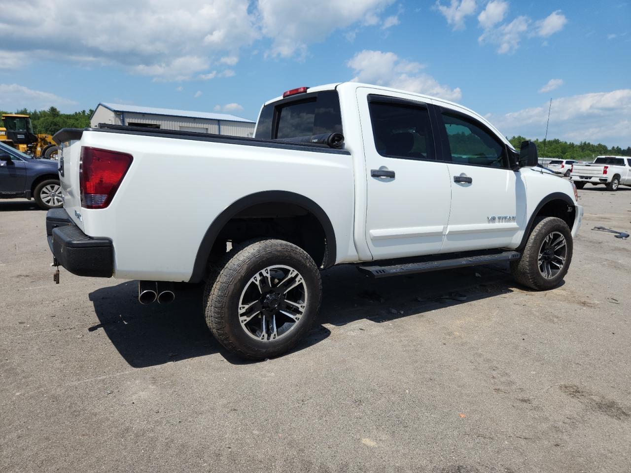 2015 Nissan Titan S - Фото 3
