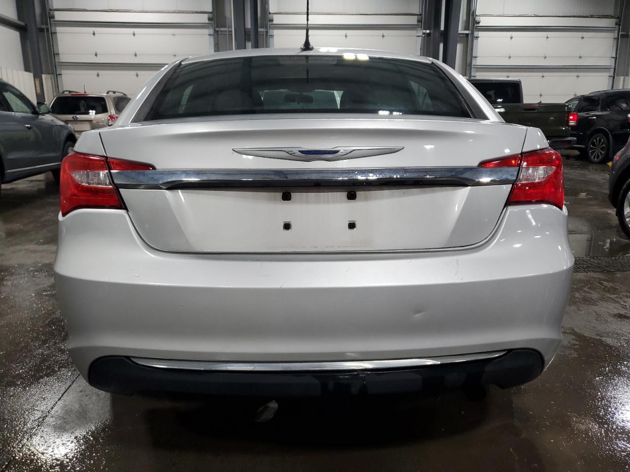 2011 Chrysler 200 Touring - Image 6