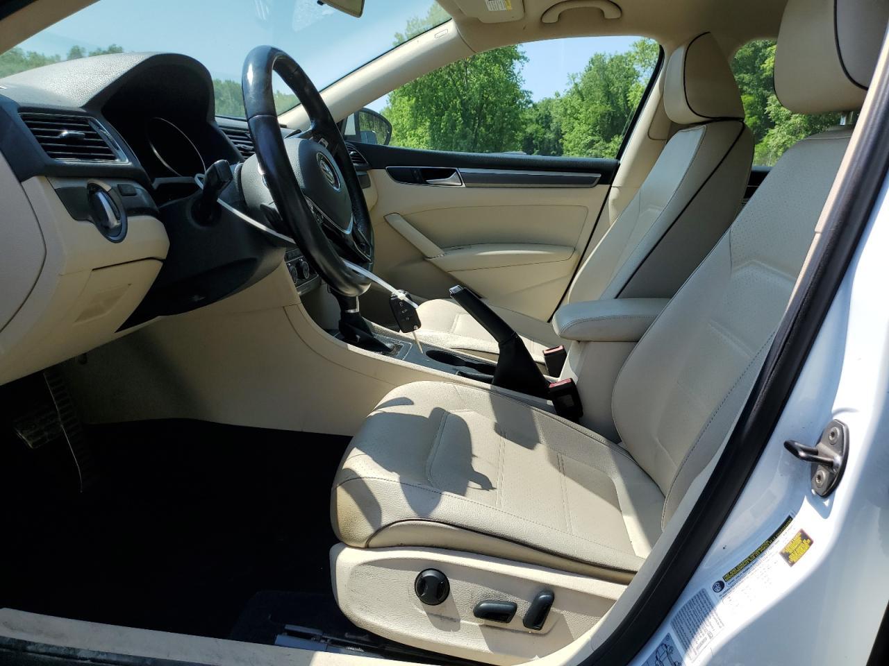 2016 Volkswagen Passat S - Фото 7