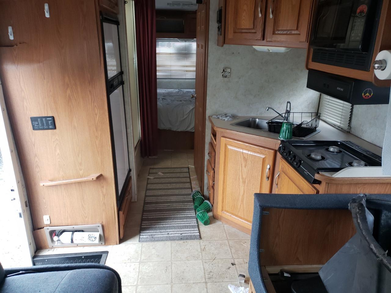 2004 Ford Econoline E450 Super Duty Cutaway Van - Image 6