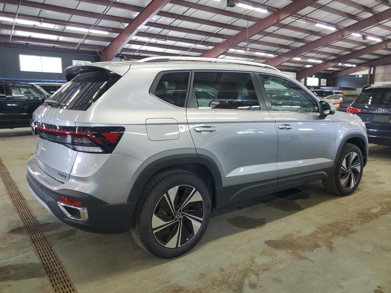 2025 Volkswagen Taos Se - Фото 3