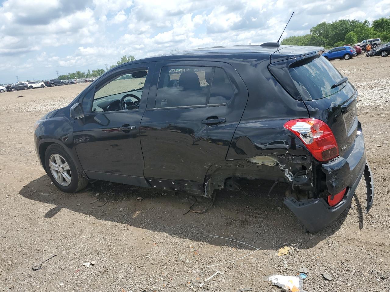 2019 Chevrolet Trax Ls - Image 2