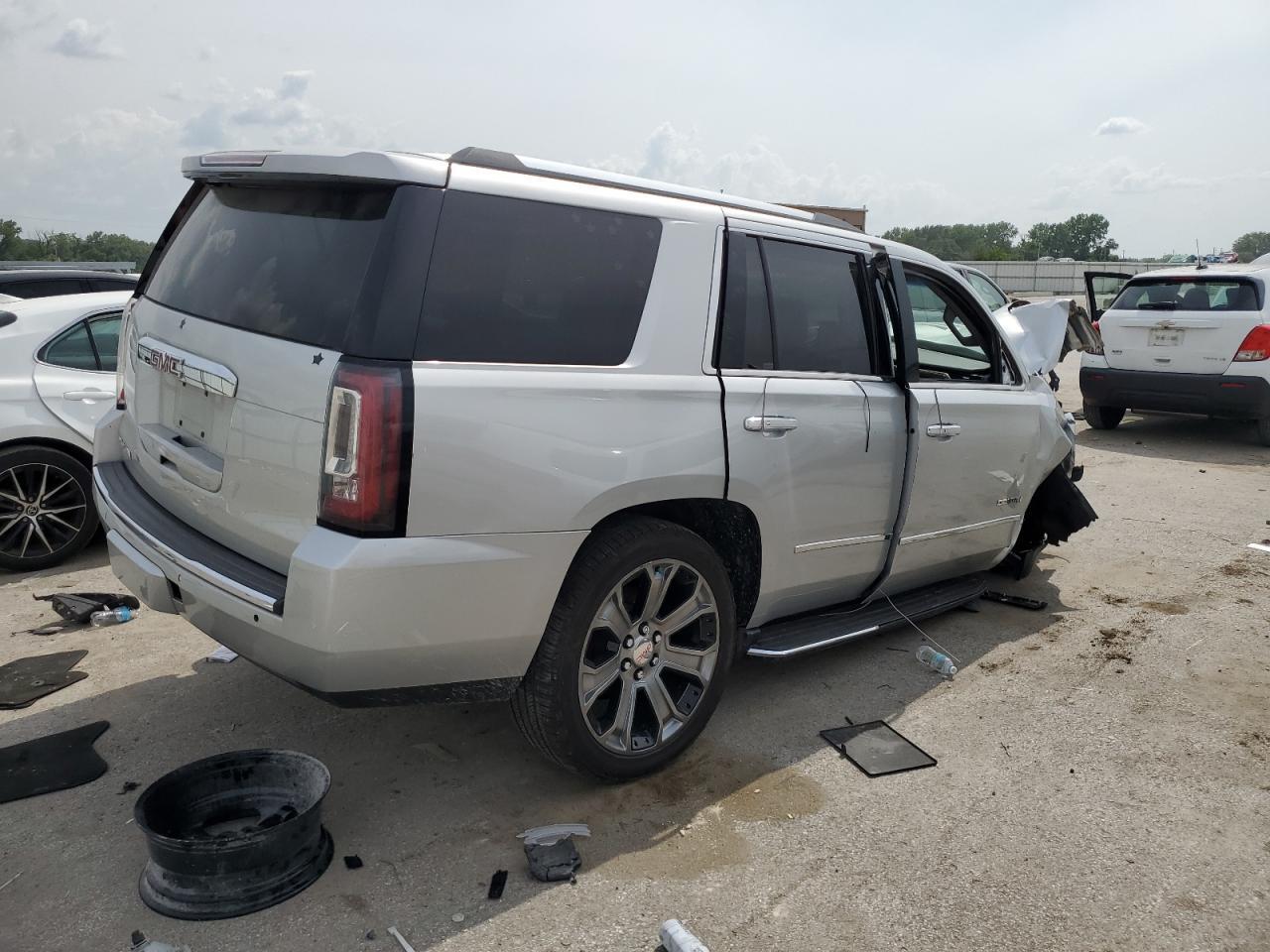 2017 GMC Yukon Denali - Фото 3