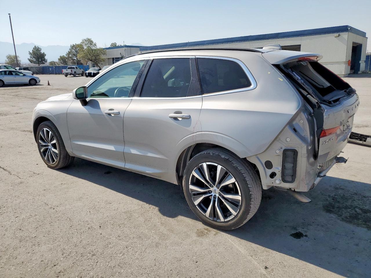 2022 Volvo Xc60 B5 Momentum - Фото 2