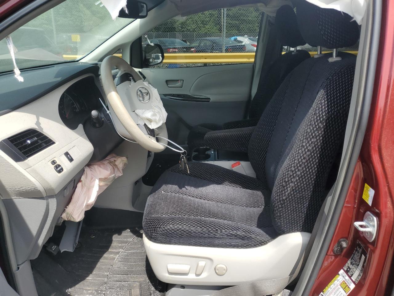 2011 Toyota Sienna Le - Фото 7