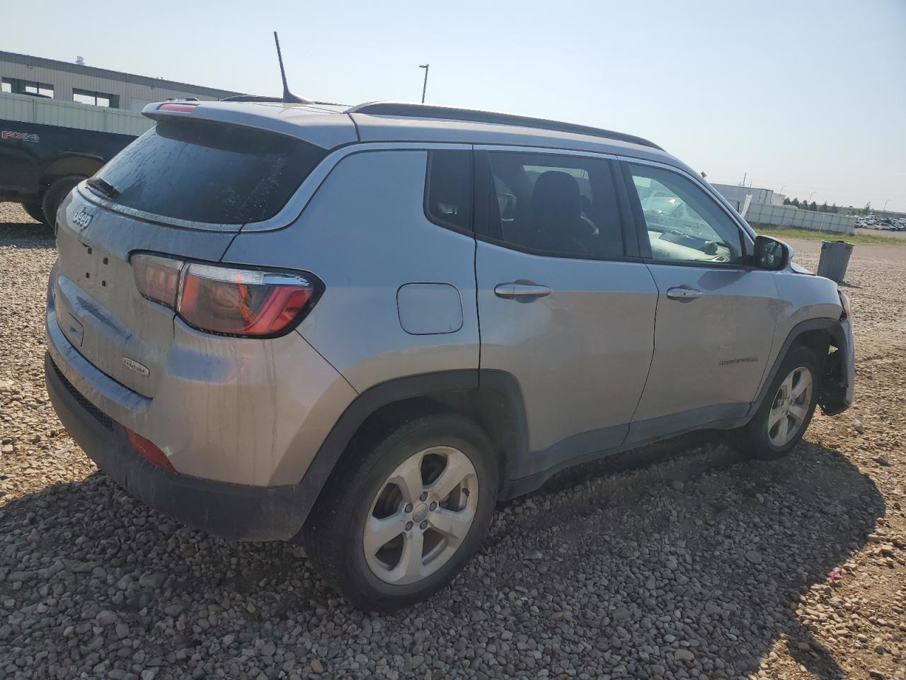 2017 Jeep Compass Latitude - Image 3