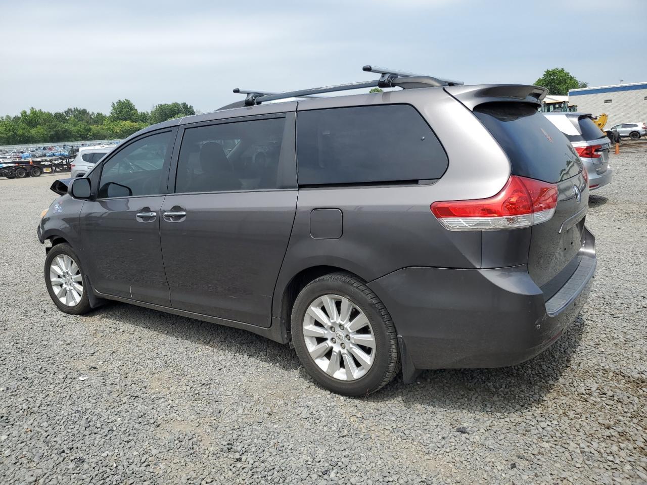 2012 Toyota Sienna Xle - Фото 2