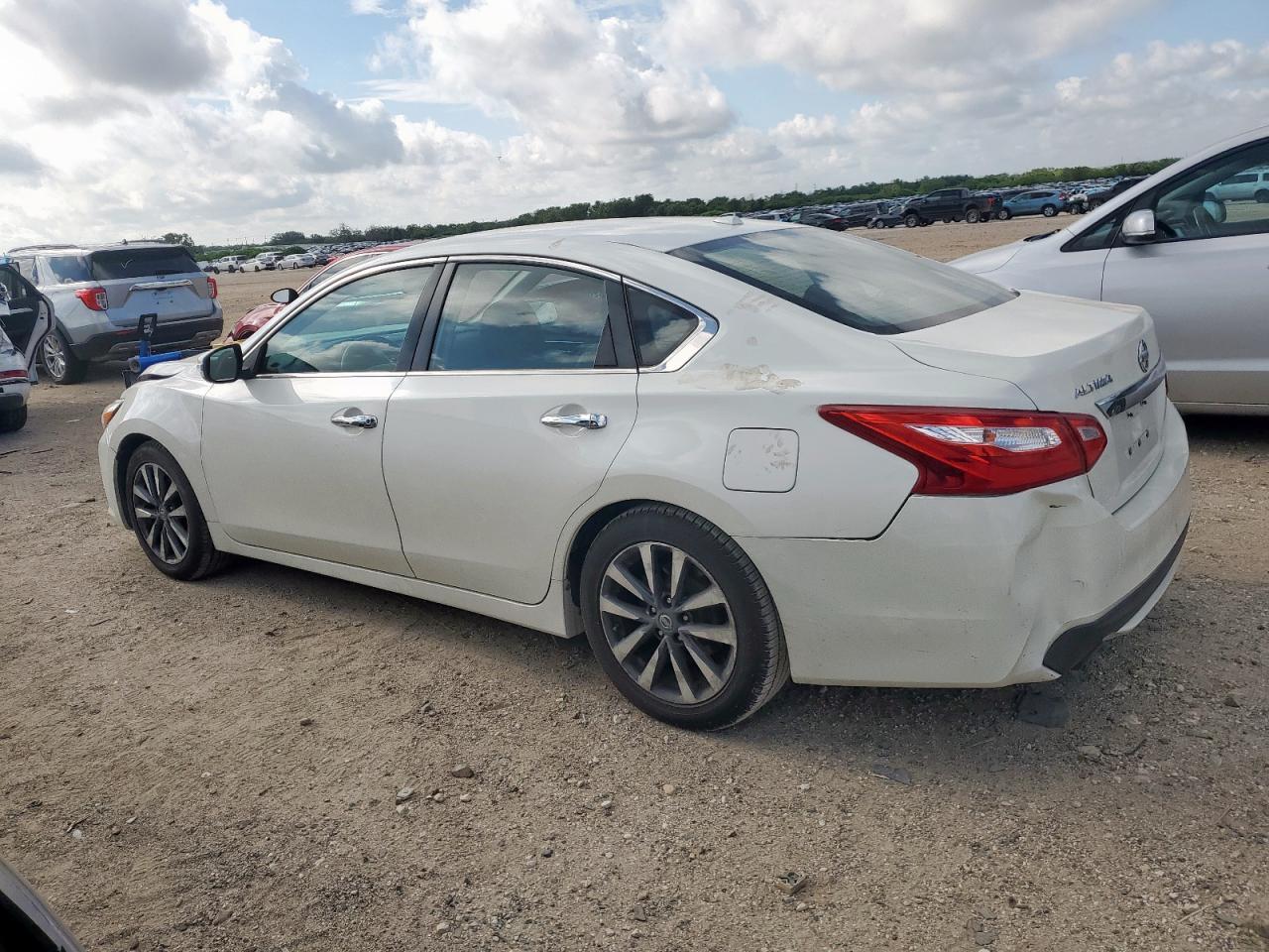 2017 Nissan Altima 2.5 - Image 2
