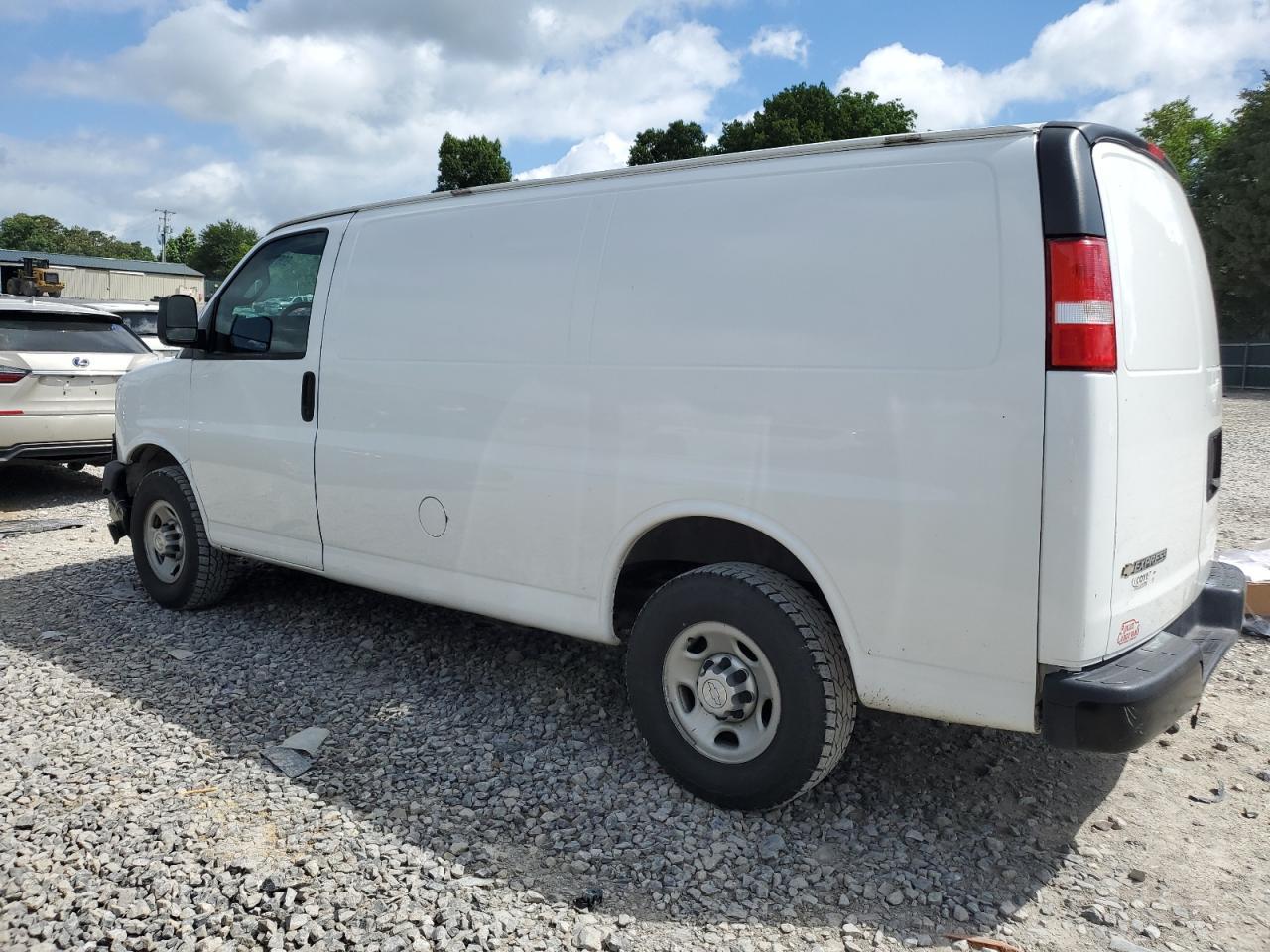 2017 Chevrolet Express G2500 - Фото 2