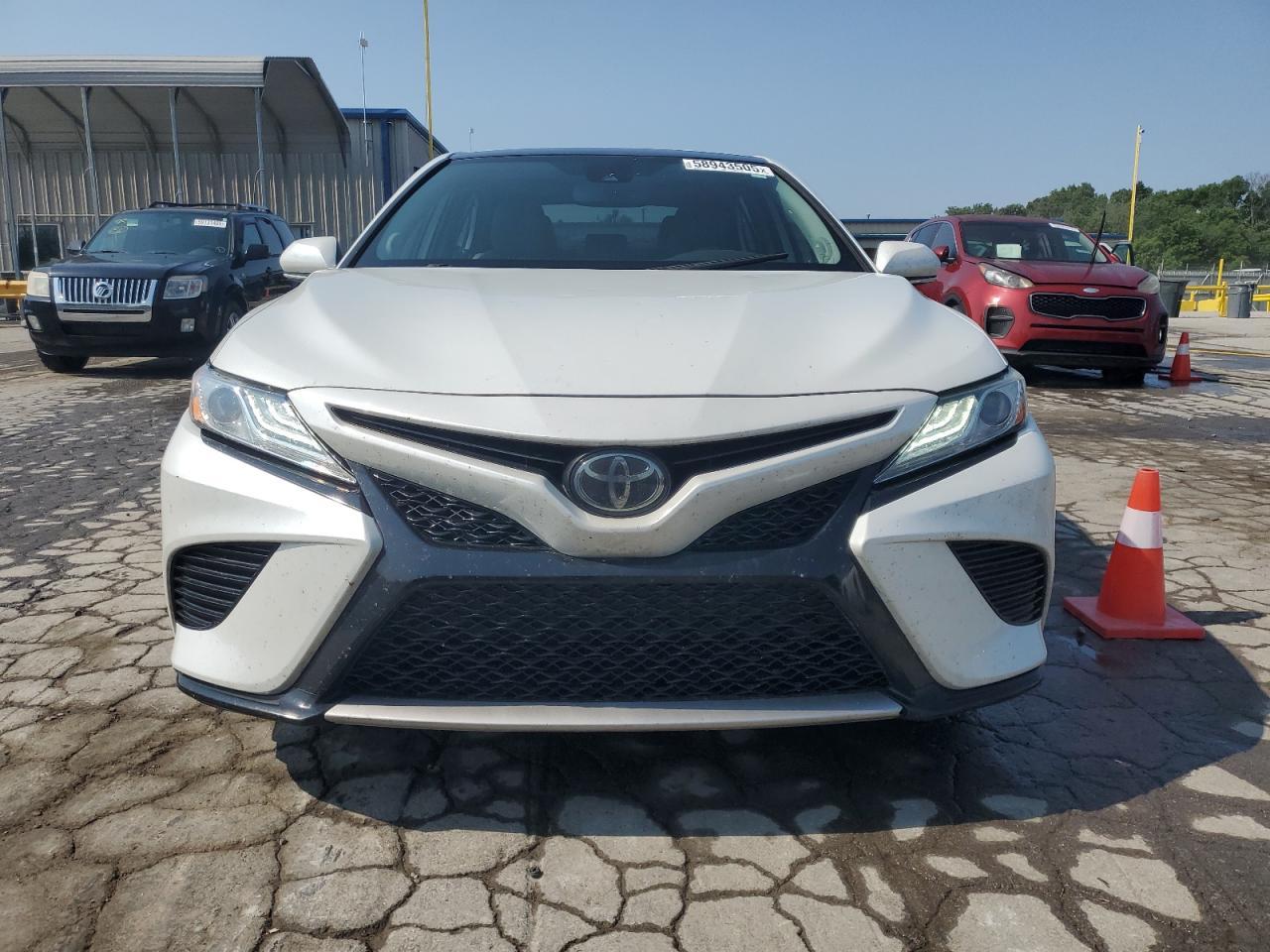 2020 Toyota Camry Xse - Фото 5