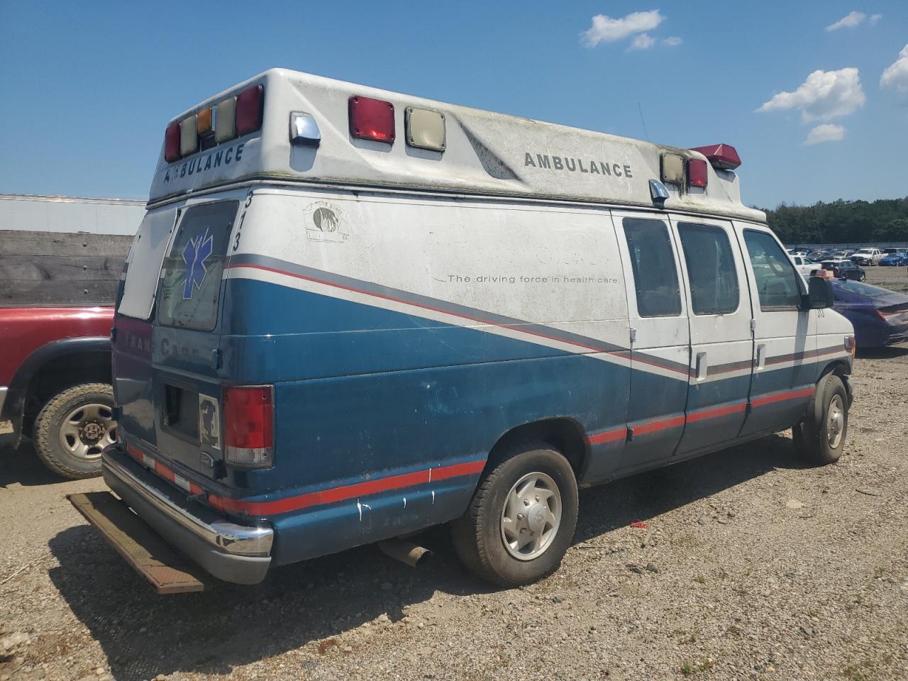 2003 Ford Econoline E350 Super Duty Van - Фото 3