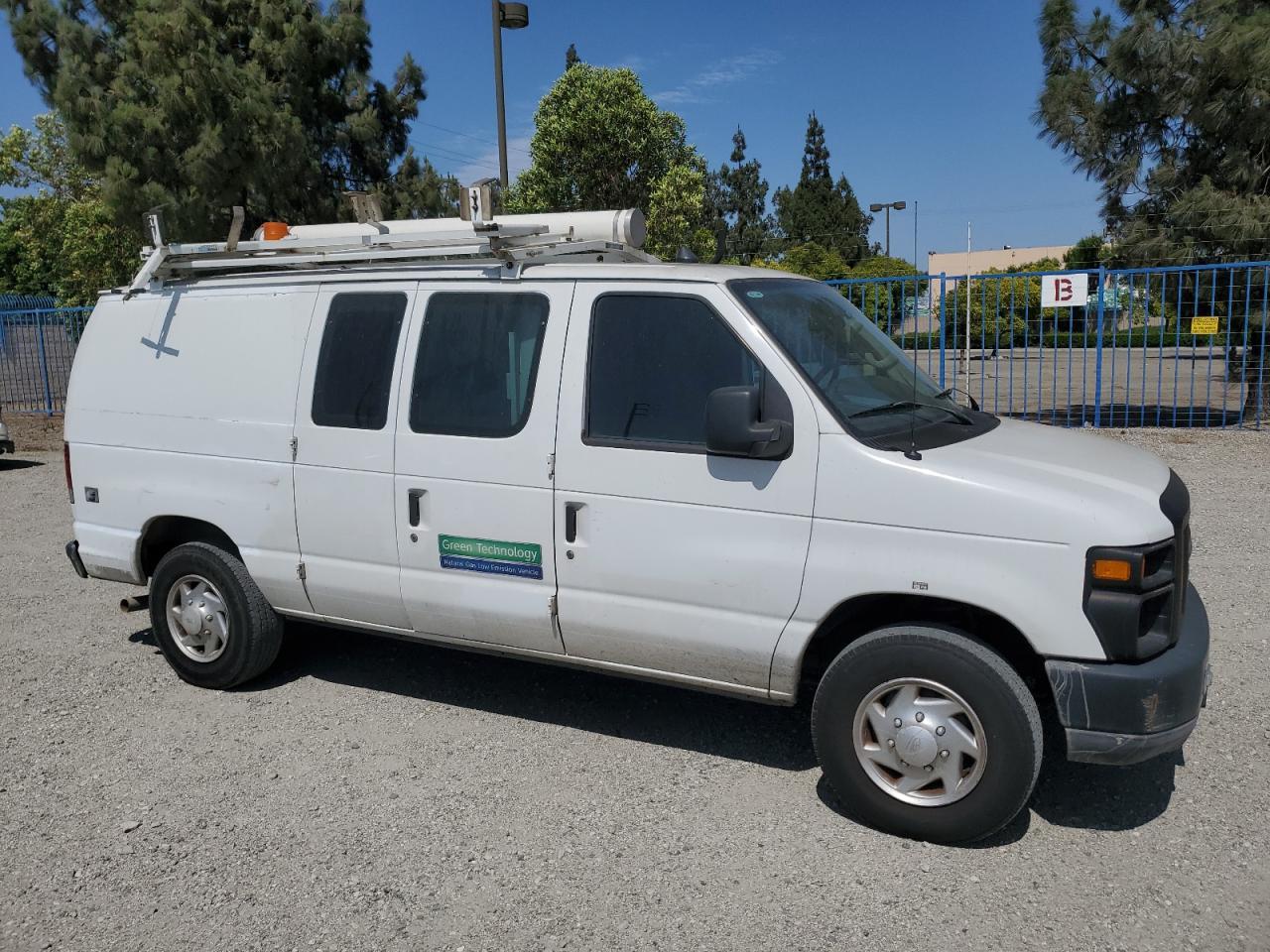 2010 Ford Econoline E250 Van - Фото 4