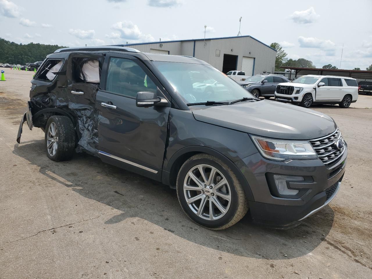 2017 Ford Explorer Limited - Image 4