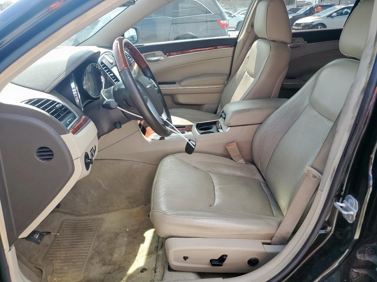 2011 Chrysler 300C - Фото 7