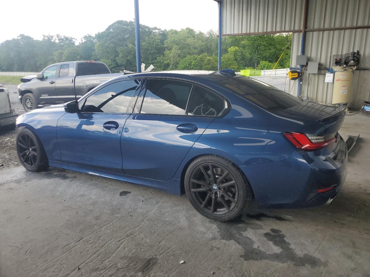 2022 BMW 330Xi - Фото 2