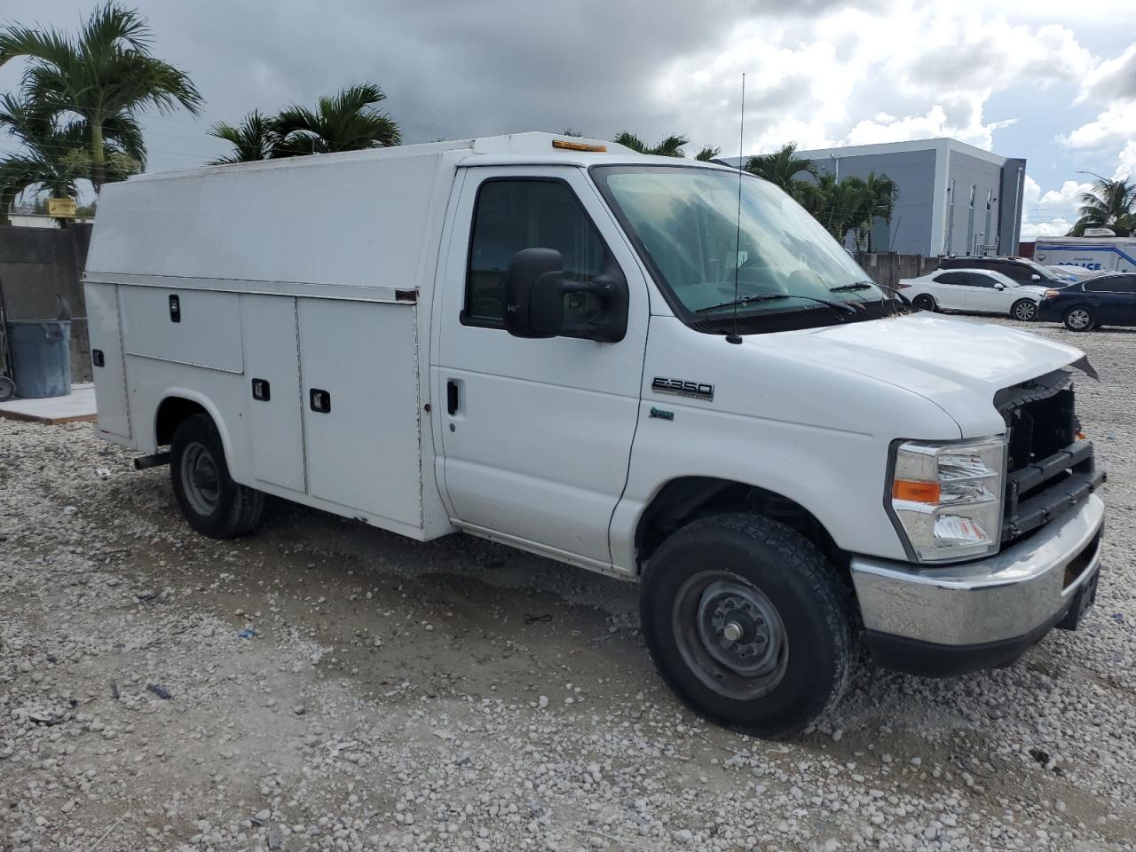 2019 Ford Econoline E350 Super Duty Cutaway Van - Фото 4