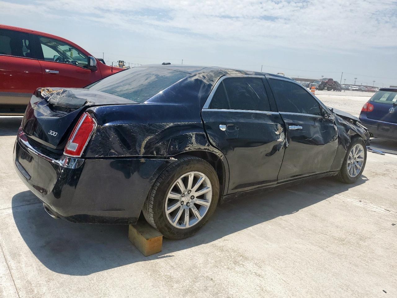 2011 Chrysler 300C - Фото 3