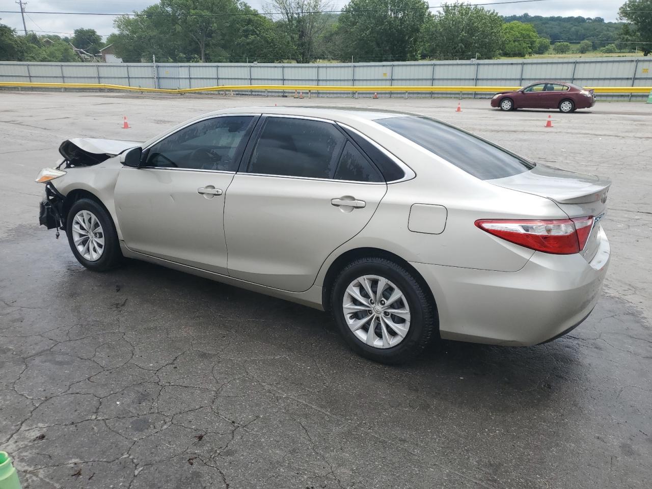 2015 Toyota Camry Le - Image 2