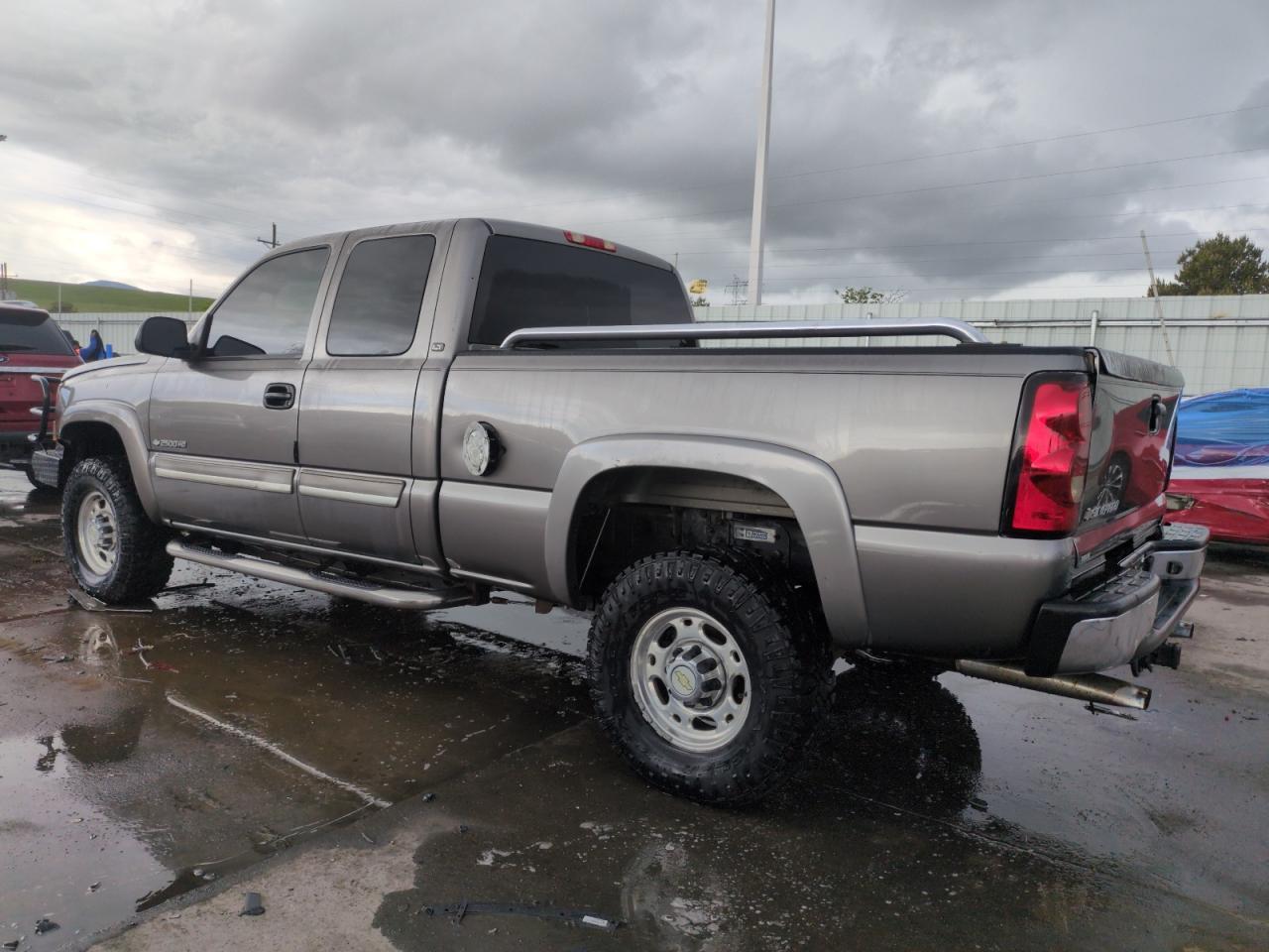 2007 Chevrolet Silverado C2500 Heavy Duty - Image 2