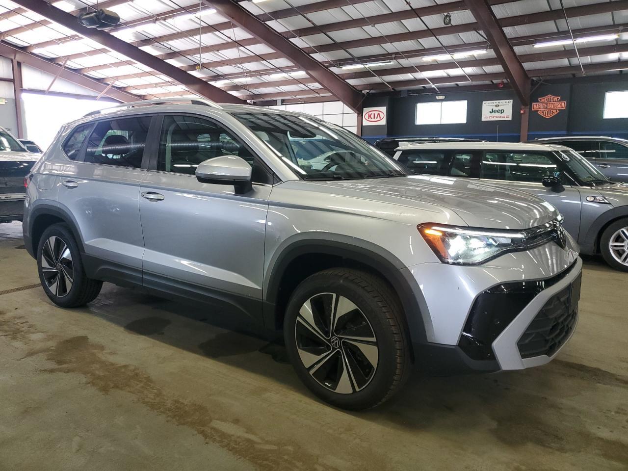 2025 Volkswagen Taos Se - Фото 4