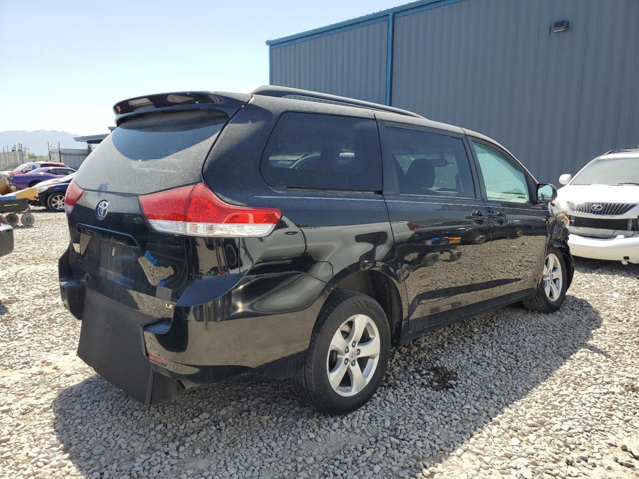 2013 Toyota Sienna Le - Фото 3