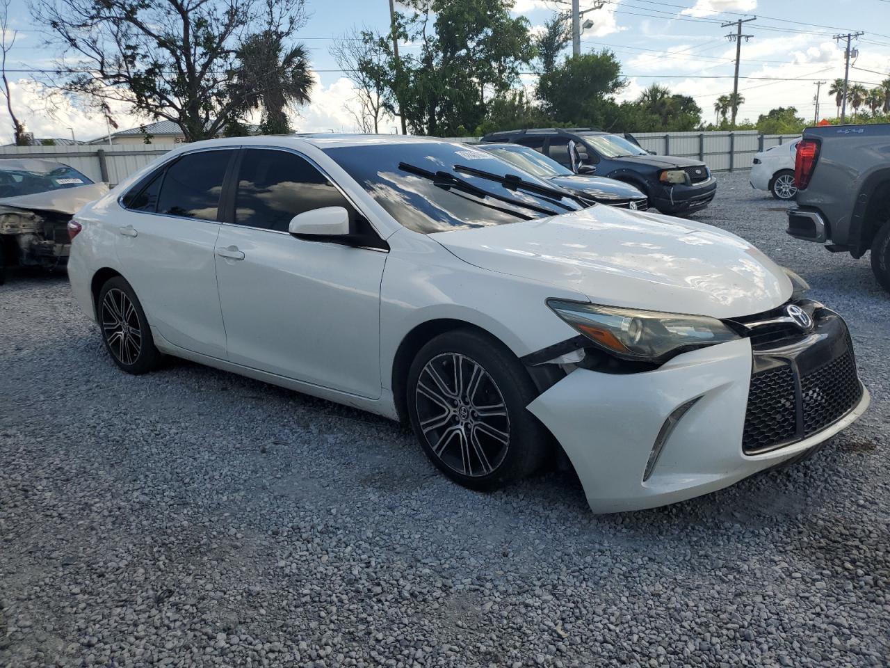 2016 Toyota Camry Le - Image 4