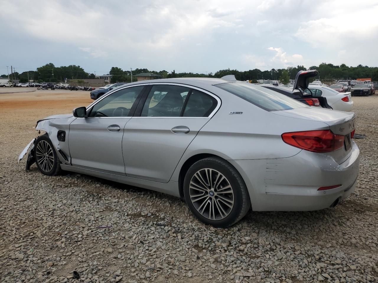 2019 BMW 530Xe - Фото 2