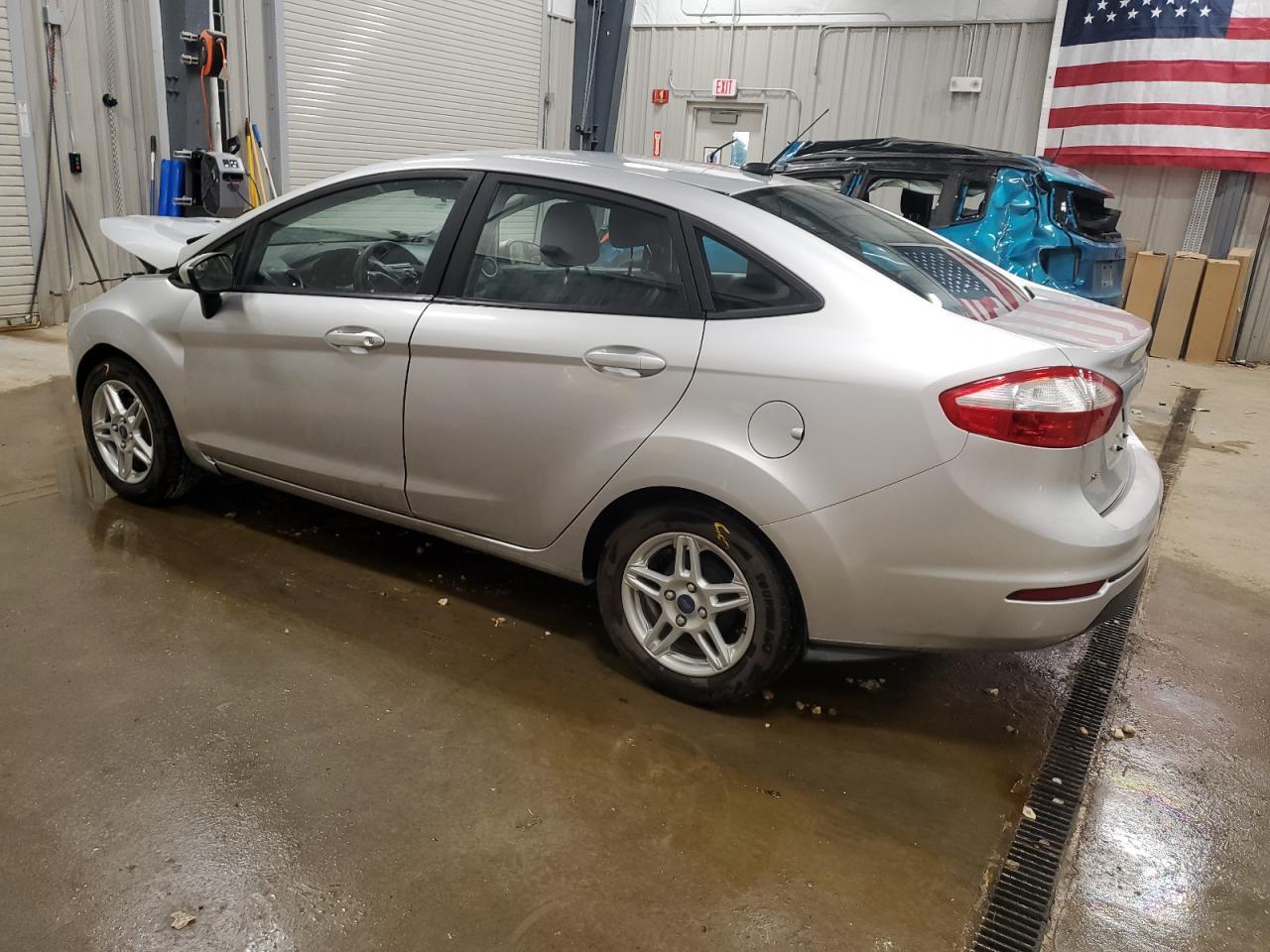 2018 Ford Fiesta Se - Image 2