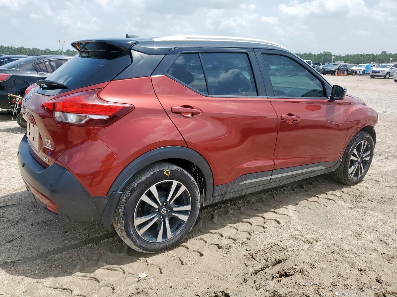 2020 Nissan Kicks Sr - Image 3