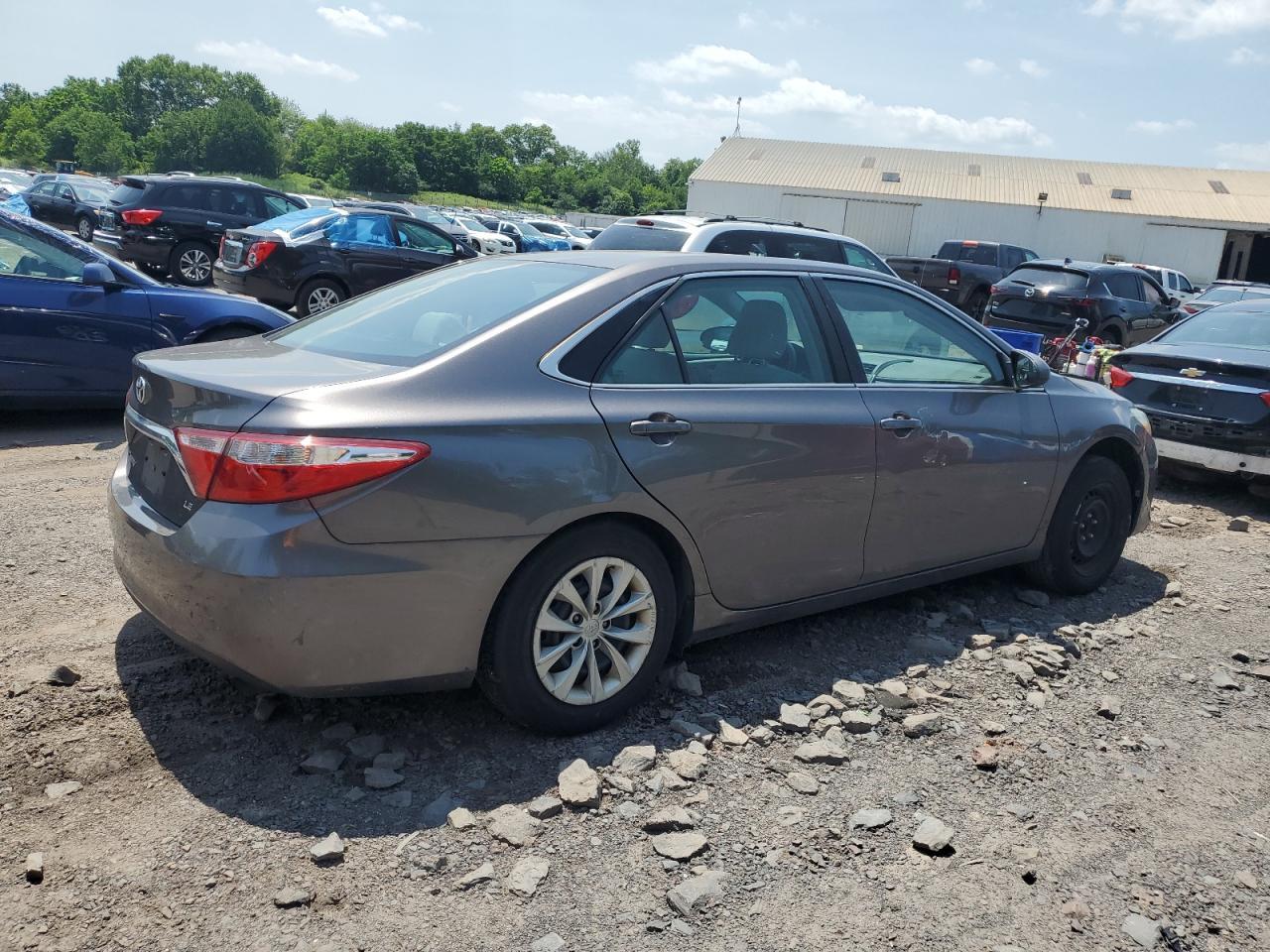 2016 Toyota Camry Le - Фото 3