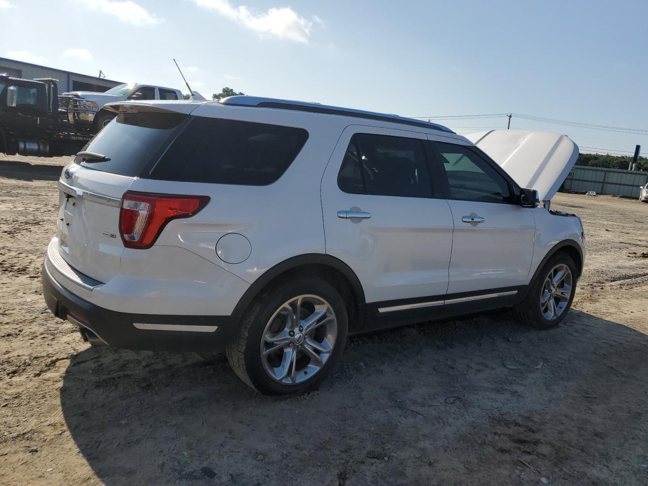 2018 Ford Explorer Platinum - Image 3