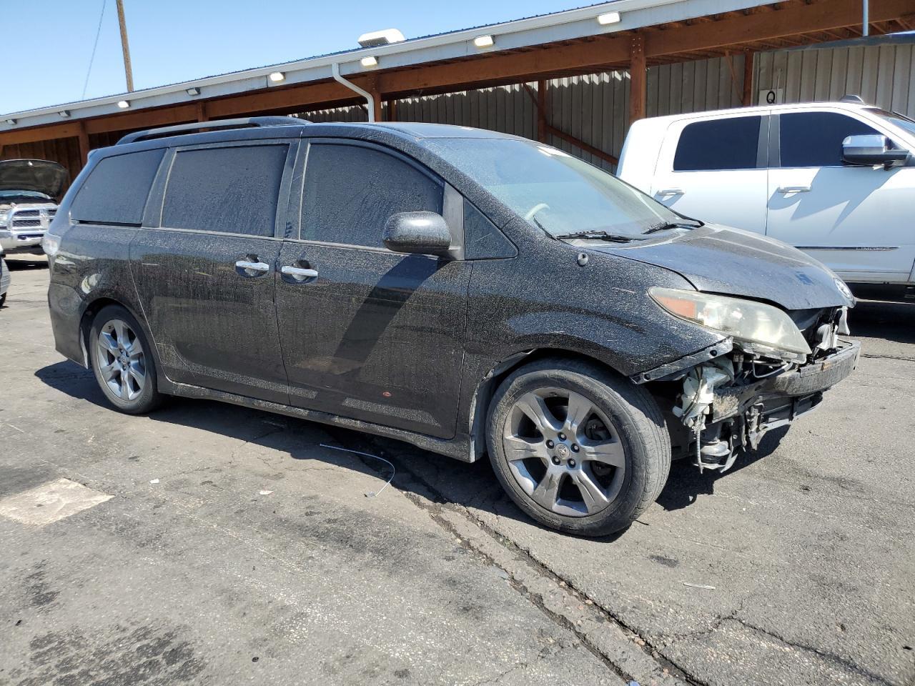 2014 Toyota Sienna Sport - Image 4