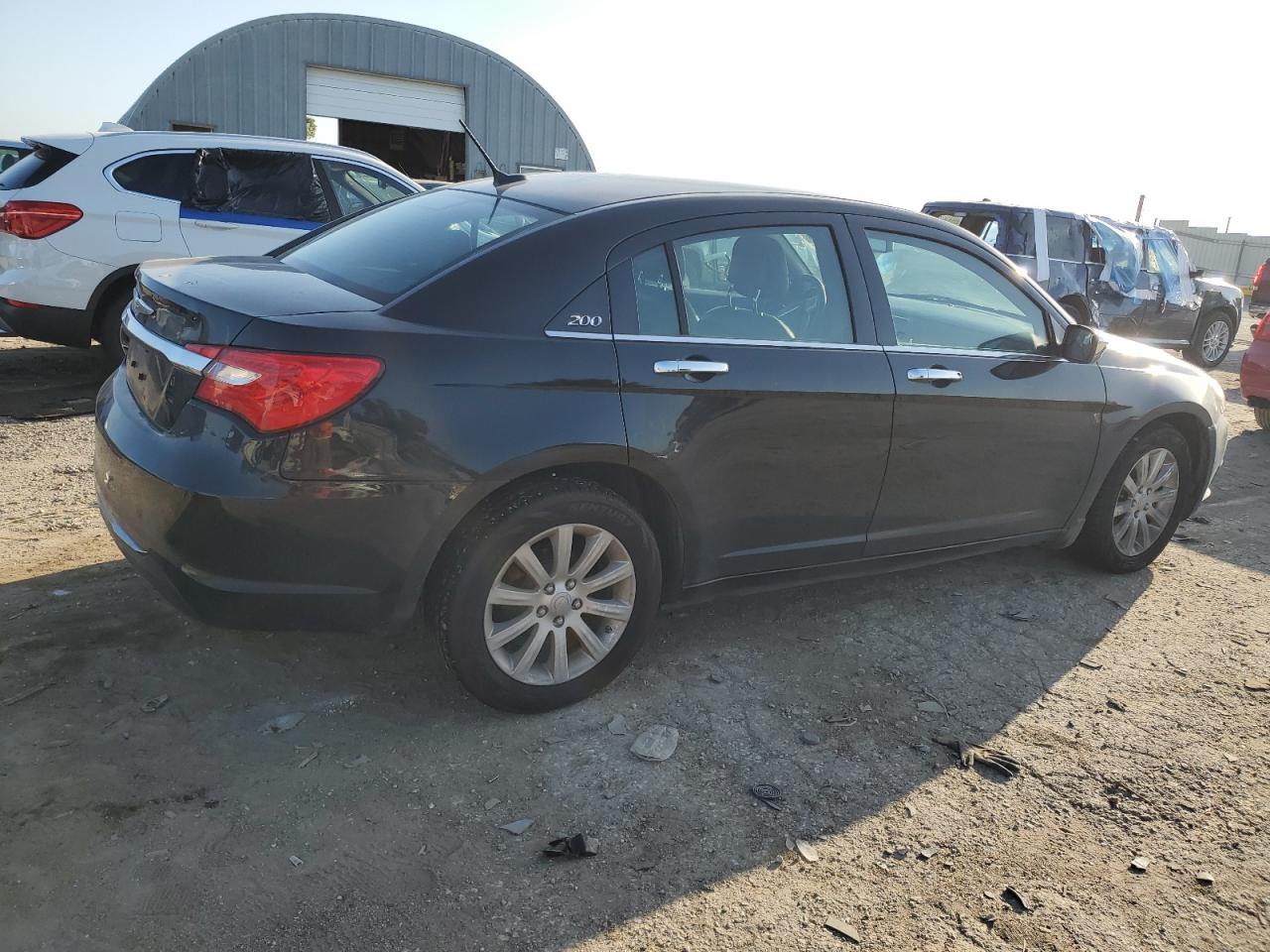 2013 Chrysler 200 Limited - Image 3